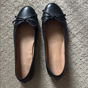 Like new Quince Italian Leather Bow ballet flats sz 9